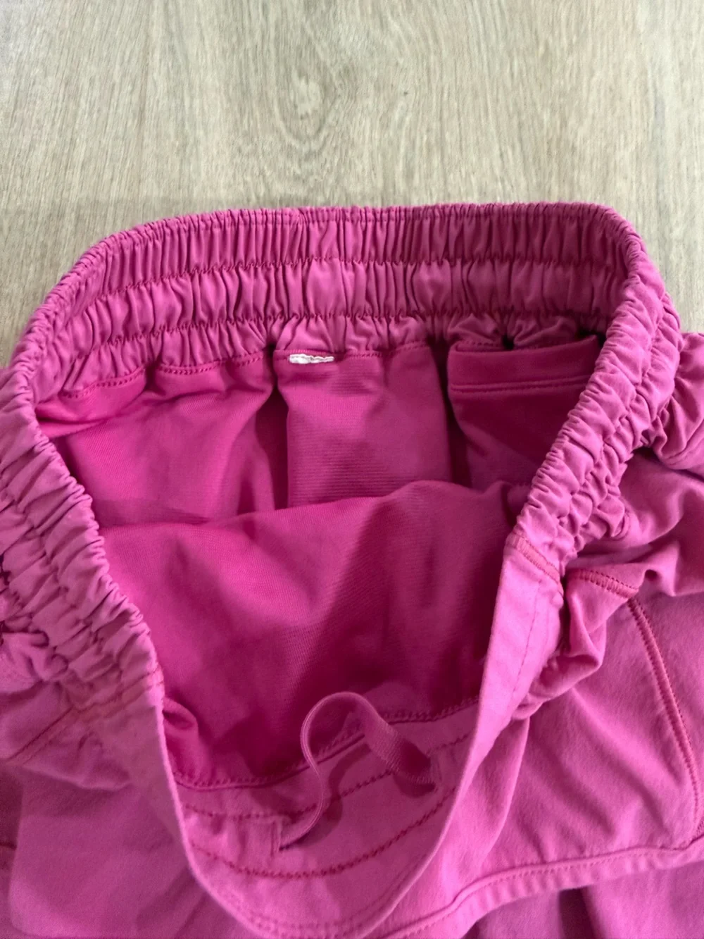 Lululemon Hotty Hot High-Rise 2.5" Lined Workout Running Shorts Bright Pink 2 - Picture 6 of 9
